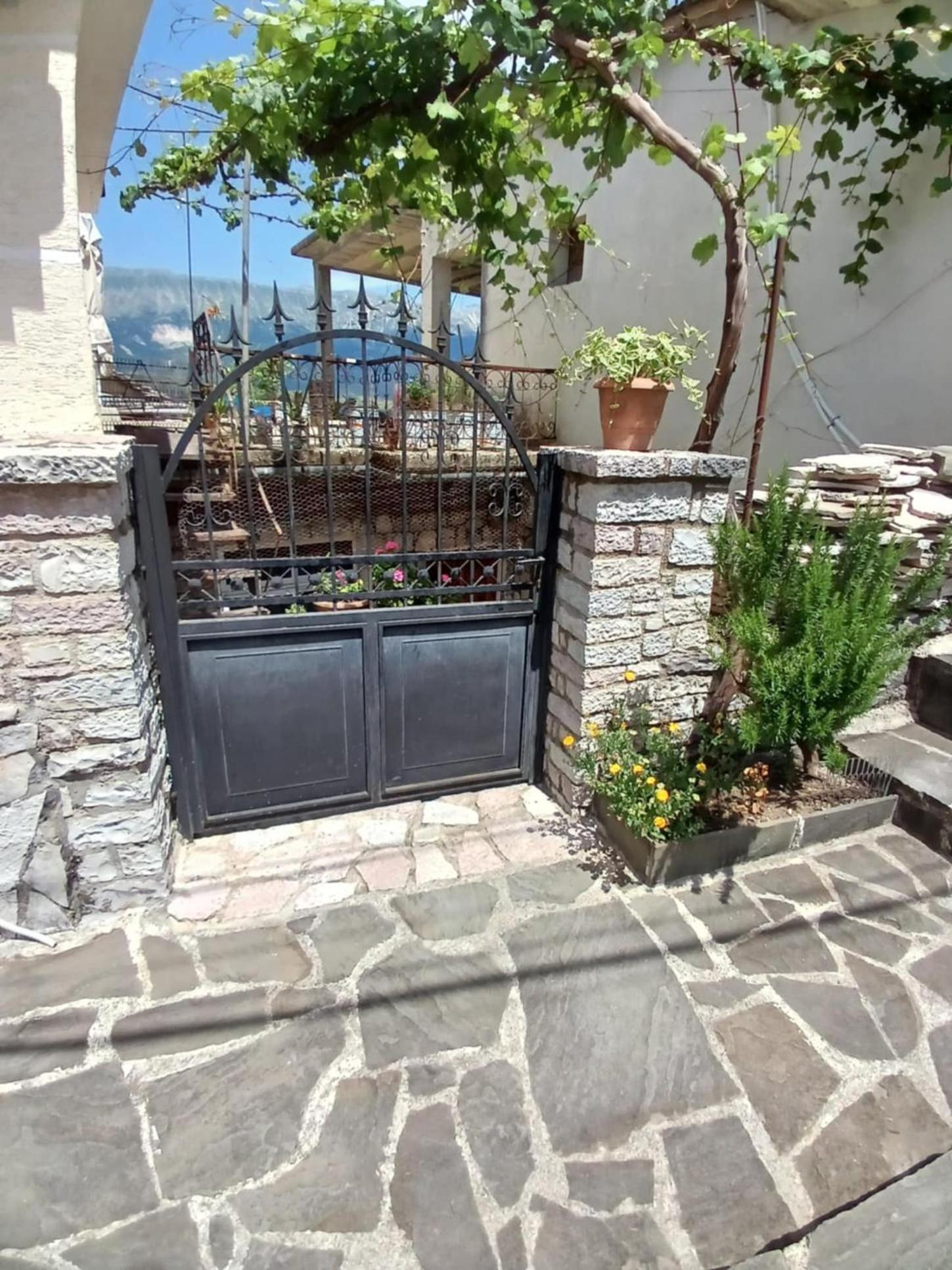 Eniguesthouse Gjirokastër Exteriér fotografie